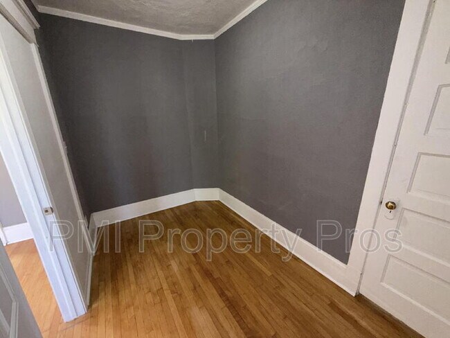 Building Photo - 2575 N 34th St