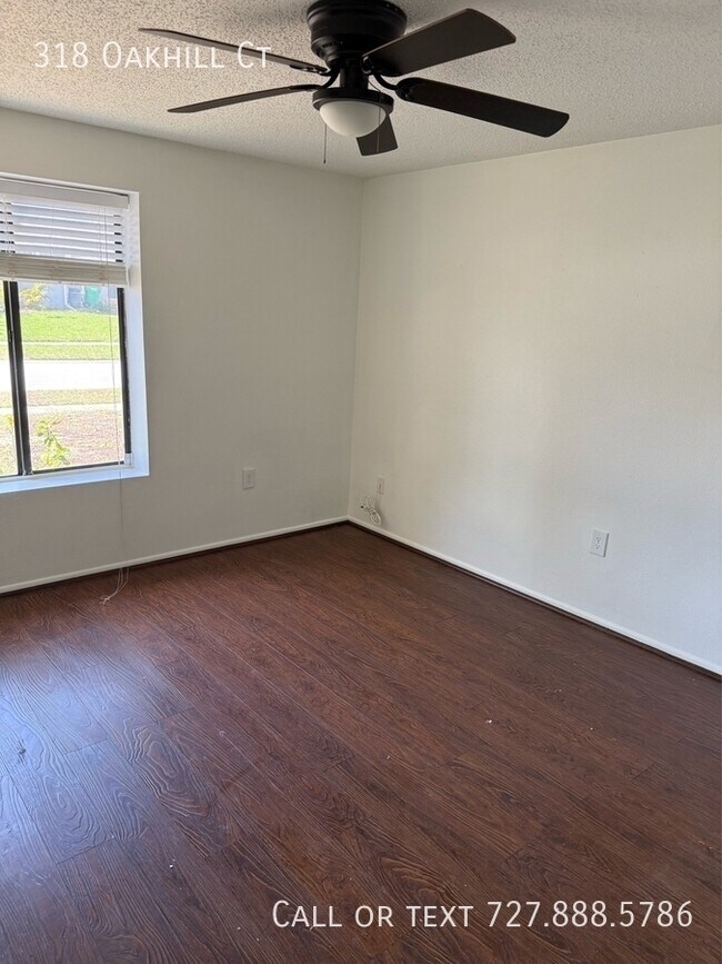 Building Photo - 318 Oakhill Ct