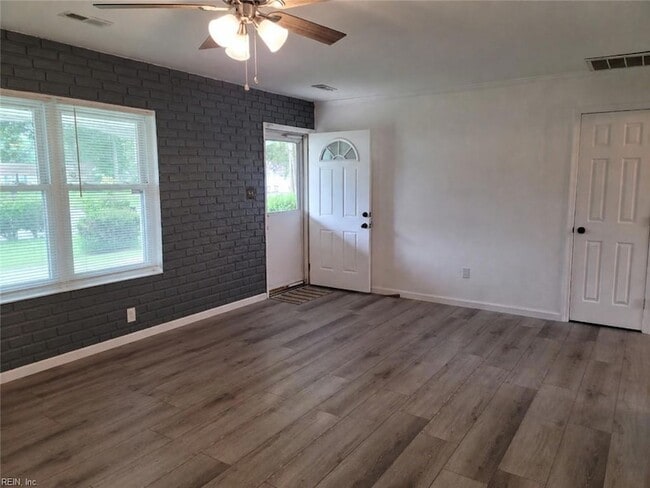 Building Photo - 932 Gossman Dr