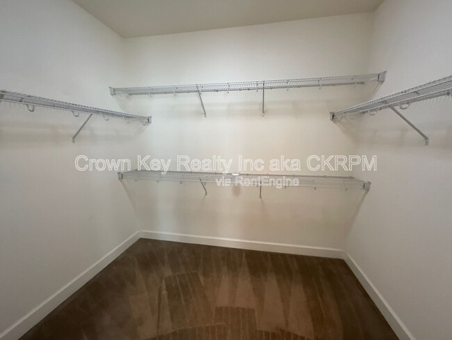 Building Photo - 546 W Campania Way