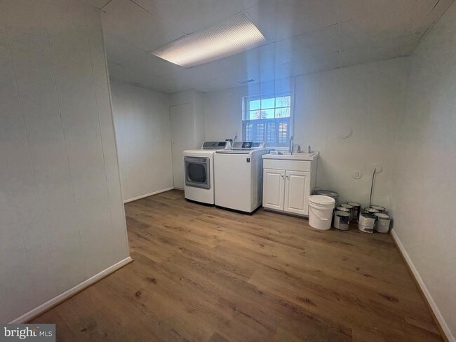 Building Photo - 119 E Padonia Rd