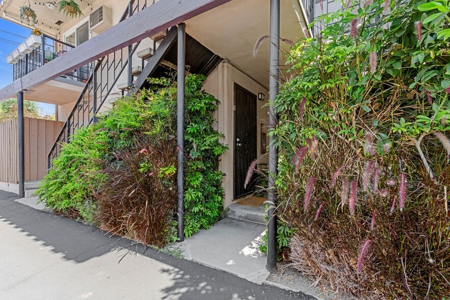 Building Photo - 2854 Rowena Ave