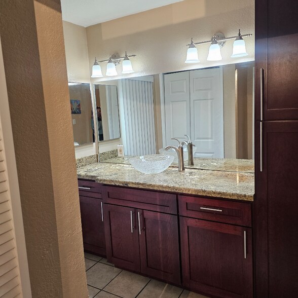 Building Photo - 101 W Olive Ave