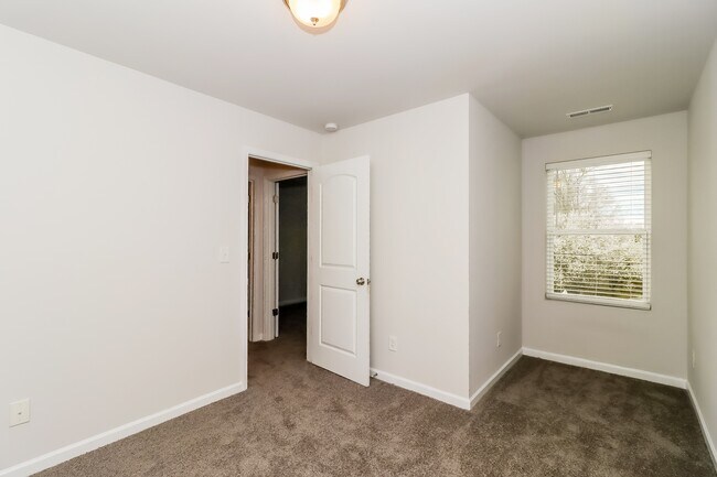 Building Photo - 295 Century Dr