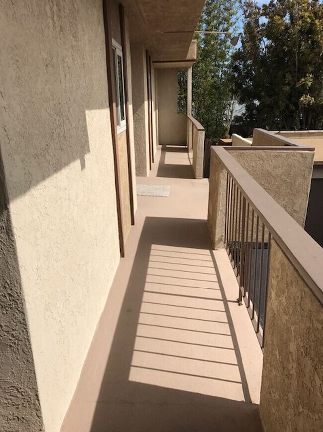 Building Photo - Carlsbad Village Condo