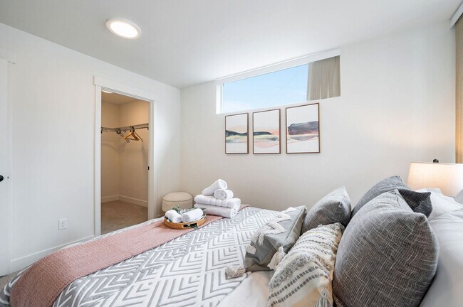 Building Photo - 34 W Cremona St