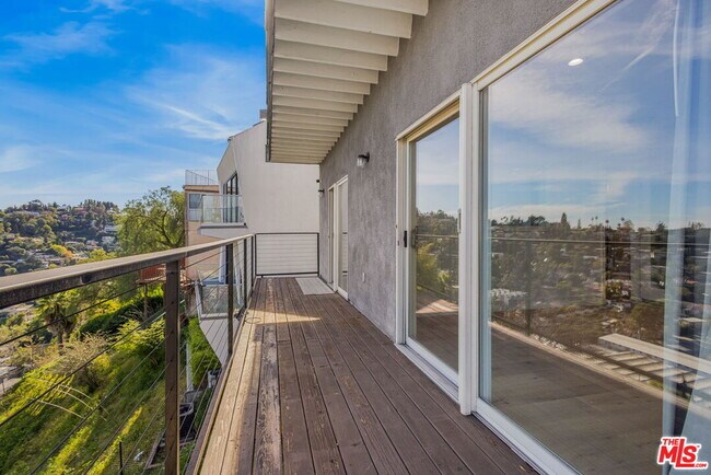 Building Photo - 2226 Ronda Vista Dr