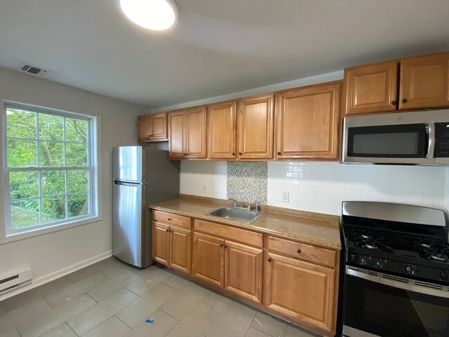 Building Photo - 1020 Sewall Ave