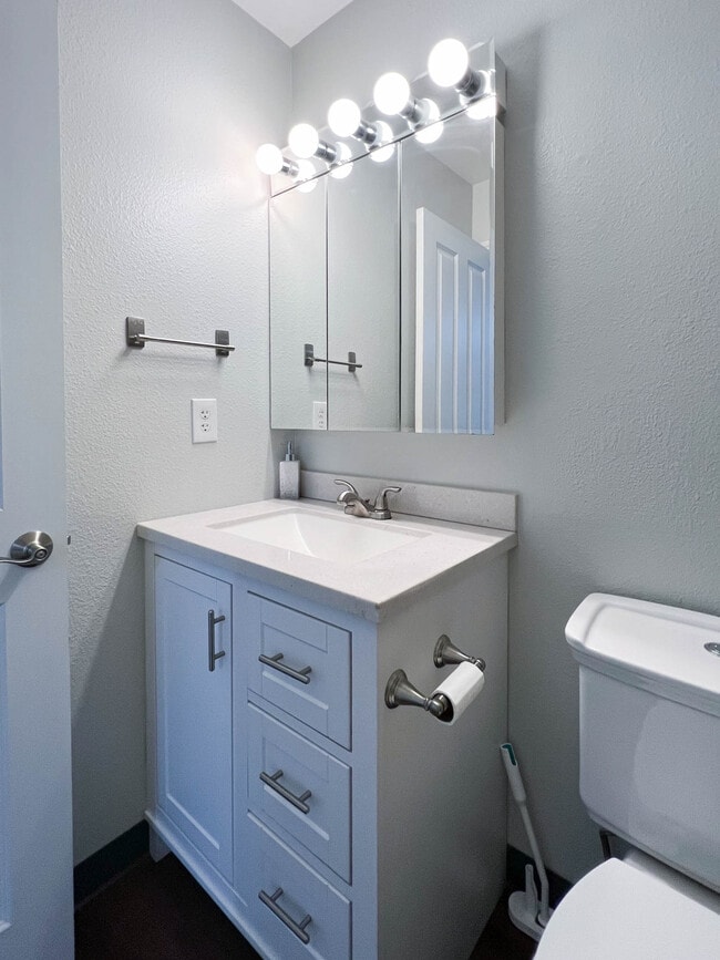 Building Photo - 10260 Jamestown Dr