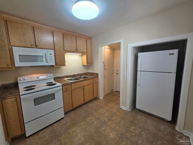 Building Photo - 35 Kennington Dr