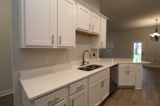 Building Photo - Sweetbarb Estates 3BR Home Near I-10 & Pine Forest Rd with Quartz Kitchen, LVP Flooring, 2-Car Ga...