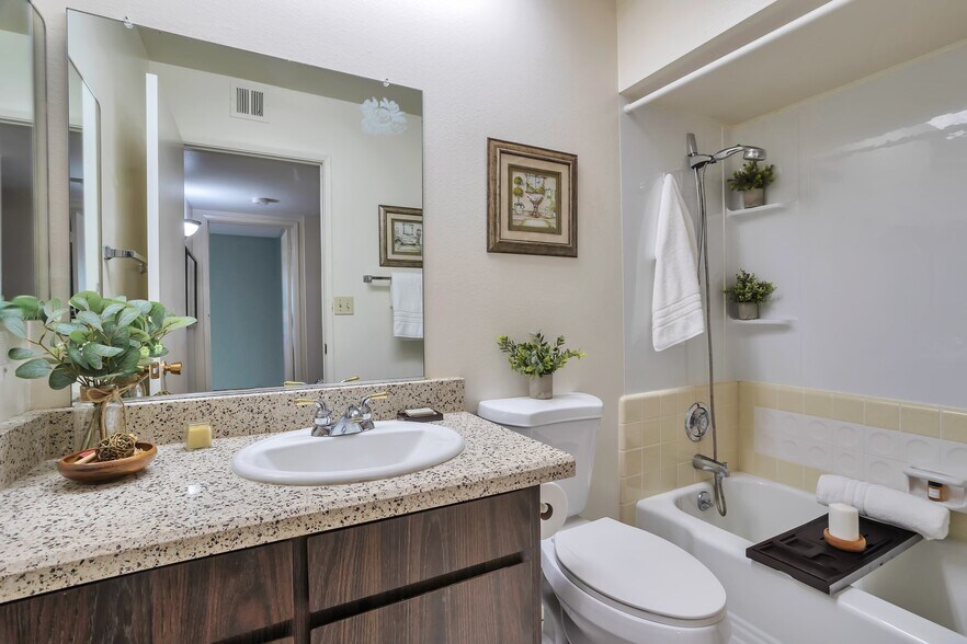 Full bath with shower in the hallway - 10113 W Pebble Beach Dr
