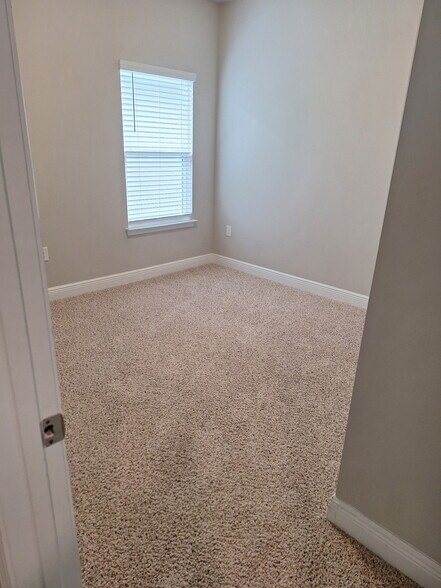 Bedroom 3 - 256 Villa Bay Dr