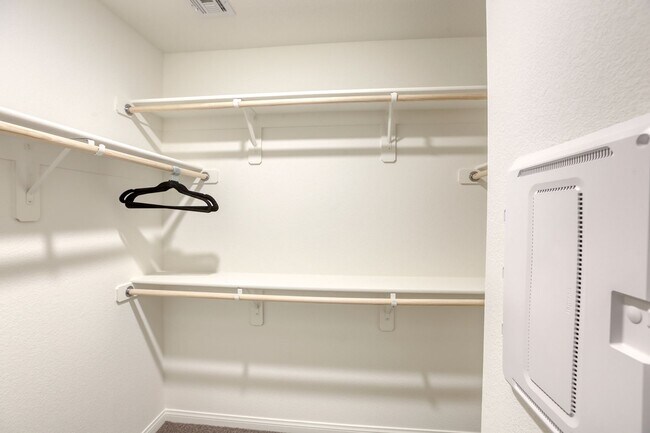 Building Photo - Furnished Henderson 3BR w/ Community Pool & fitness center