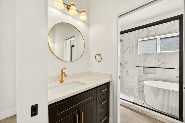 Building Photo - Newly Built Ashland Gem with Fireplace & S...