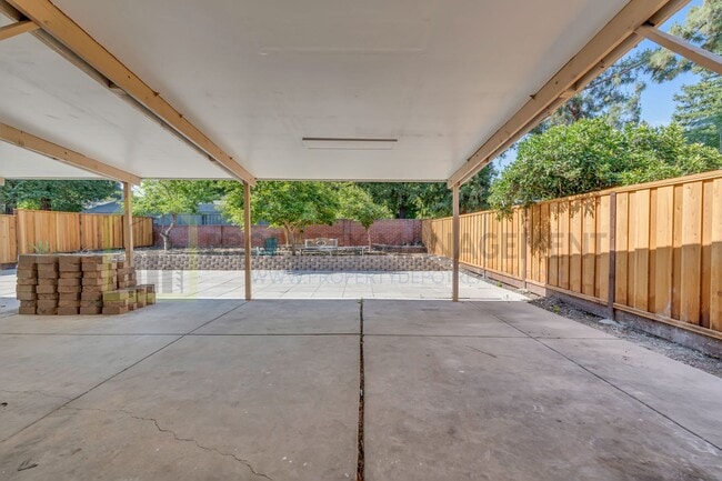 Building Photo - Completely Renovated 4-Bedroom Home with M...