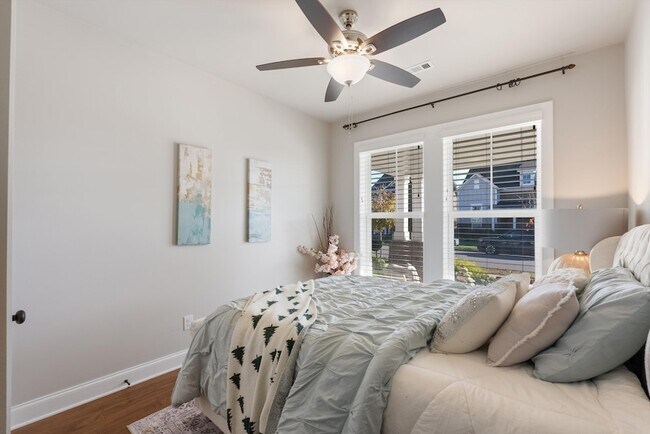 Building Photo - 250 Tanglewood Ln