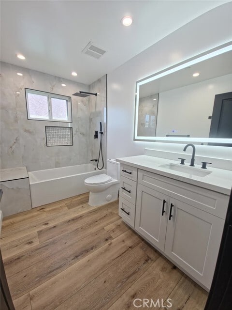 Building Photo - 7331 Vanalden Ave