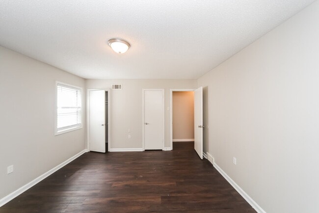 Building Photo - 2604 Lynnfield Rd