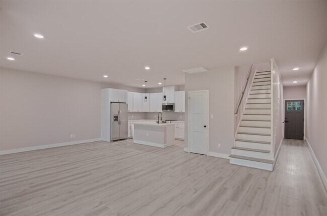 Primary Photo - 12310 Glenview Dr