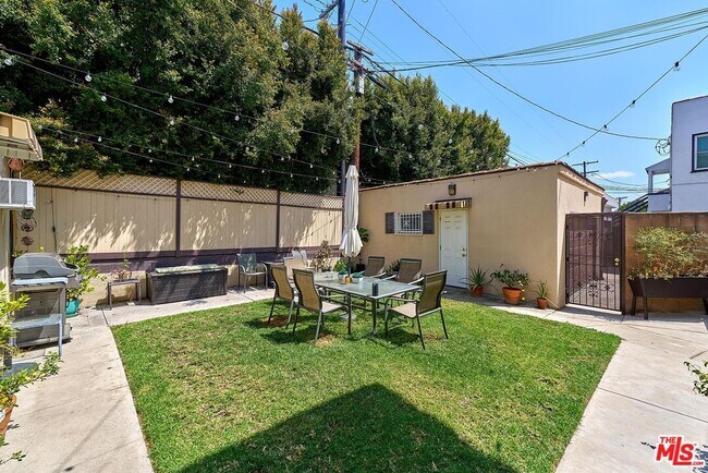 Building Photo - 820 Alandele Ave