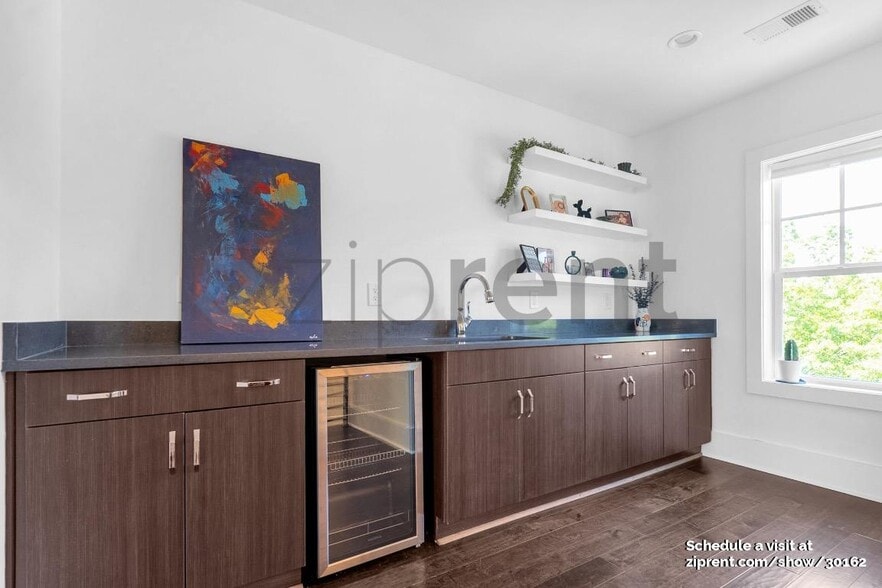 Building Photo - 303 Canton Wy