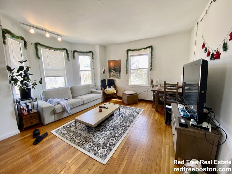 Primary Photo - 89 Sheridan St