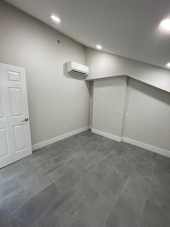 Building Photo - 57 Lander St