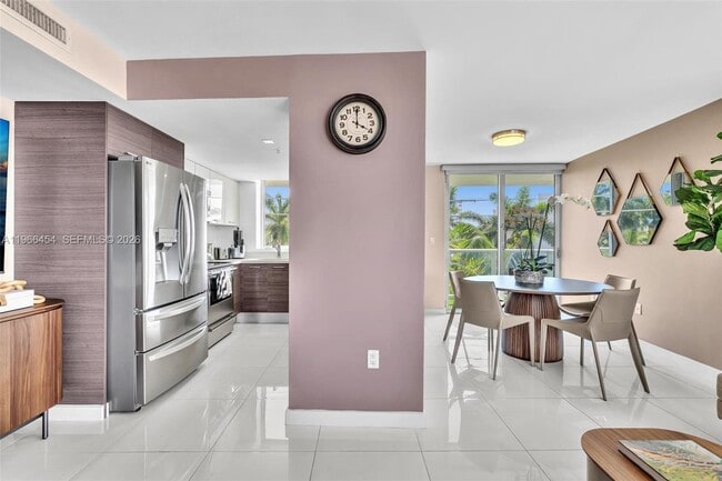 Building Photo - 9901 E Bay Harbor Dr