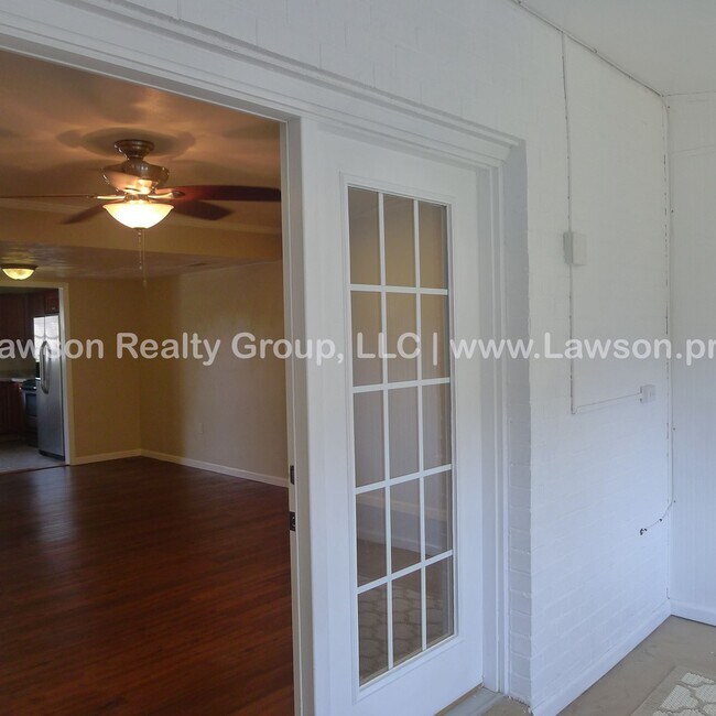 Building Photo - Updated Townhome Located in the Town of Vinton