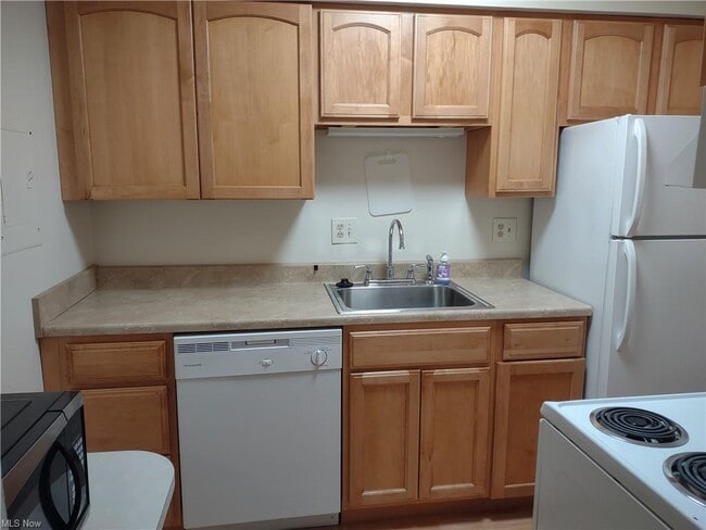 Building Photo - 9956 Johnnycake Ridge Rd