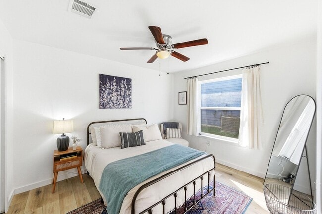 Building Photo - 5905 Los Dios Pl