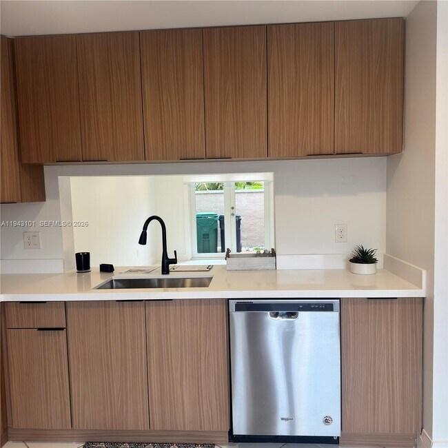 Building Photo - 9023 SW 113th Pl Cir W