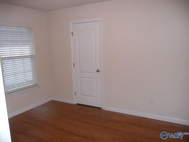 Building Photo - 105 Zeona Ct SW