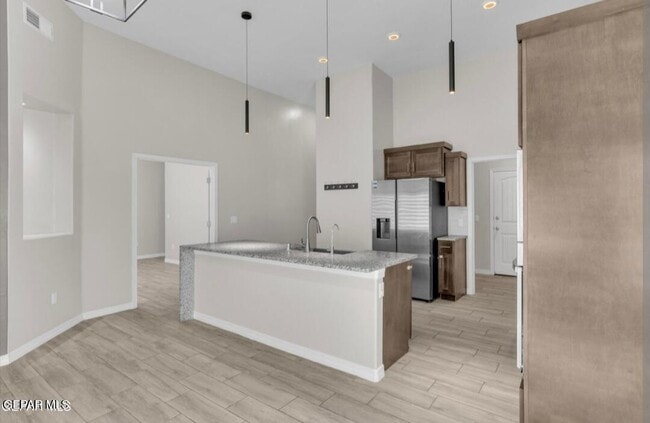 Building Photo - 13729 Lago Vista Ave