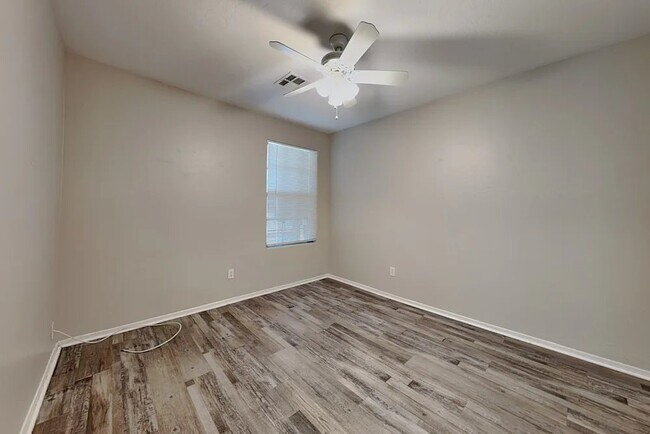 Building Photo - 6861 W Townley Ave