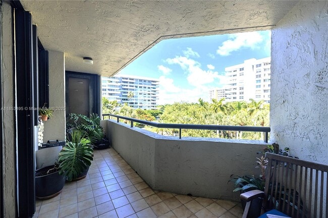 Building Photo - 170 Ocean Ln Dr