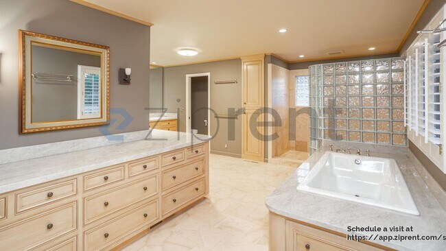 Building Photo - 16000 Greenwood Rd