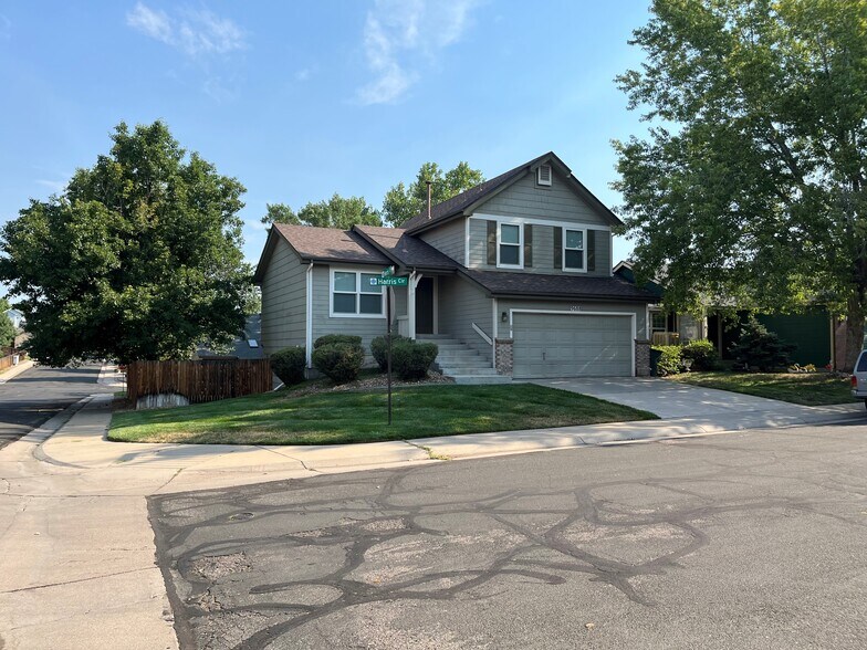 CORNER LOT, HUGE YARD - 9688 Harris Cir