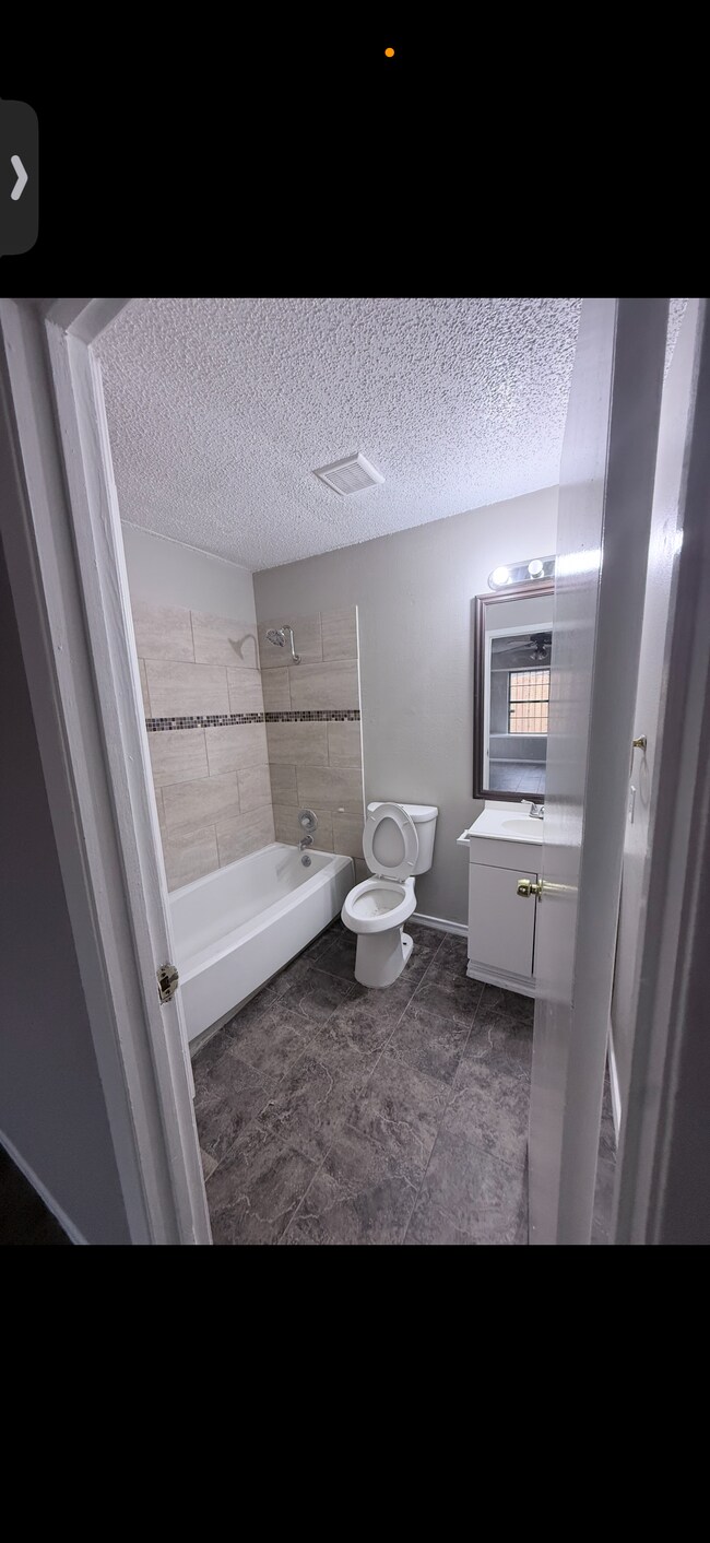 Building Photo - 7714 Winsford Dr