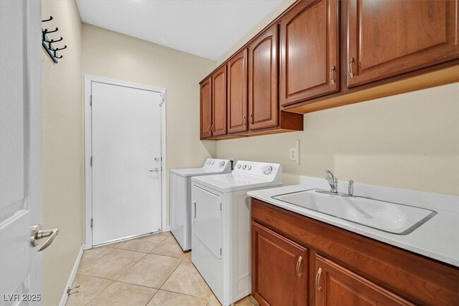 Building Photo - 2626 Portsmouth Creek Ave