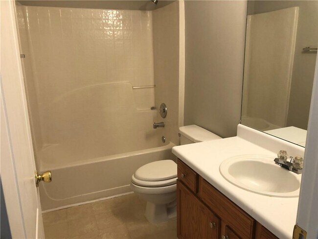 Building Photo - 1909 Hampton Springs Ct SW