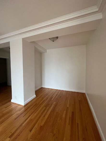 Building Photo - 15 E Kirby St