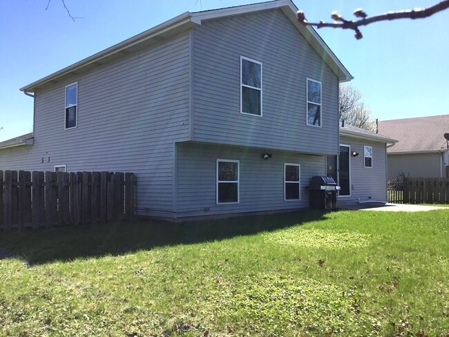 Building Photo - 1509 Green Trails Dr