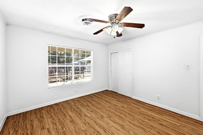 Building Photo - 8204 Exmoor Dr