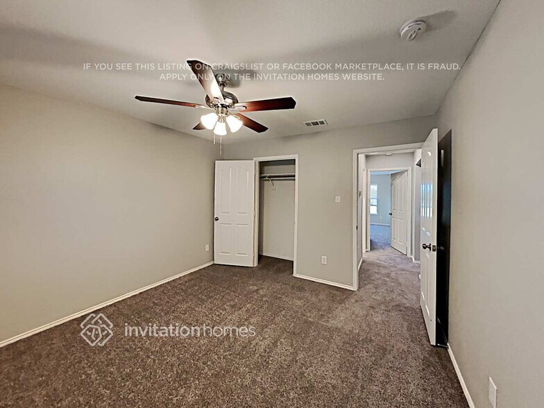 Building Photo - 824 Blue Heron Ln