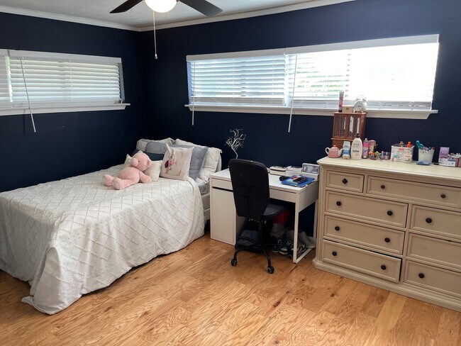 Building Photo - 830 Blackburn St