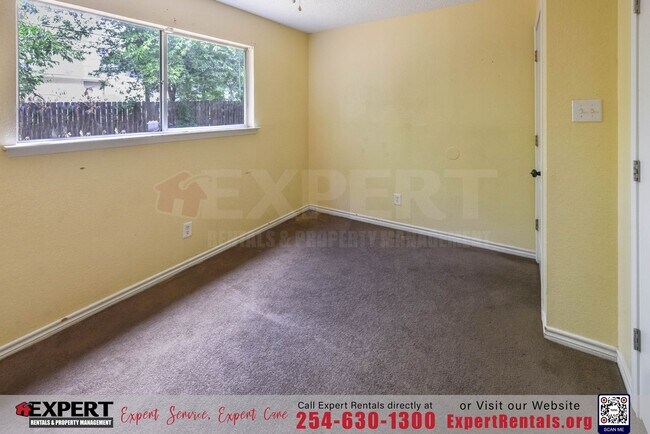 Building Photo - 3-Bedroom Home with a Big Backyard in Kill...