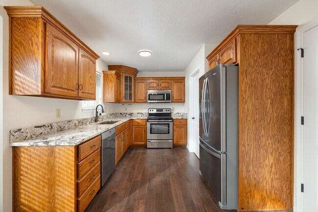 Building Photo - 647 S Meteor Ave