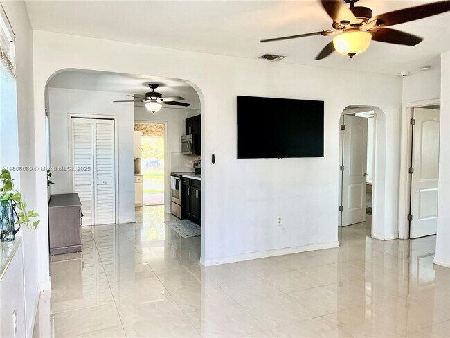 Primary Photo - 3135 SW 64th Ave